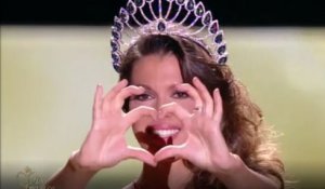 Miss France 2017 : Iris Mittenaere en larmes au moment de ses adieux au titre