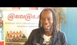 L' artiste reggae Kajeem parle aux hommes politiques