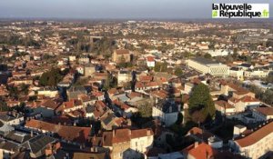 VIDEO. Parthenay vue depuis le sommet de l'église Saint-Laurent