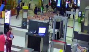 Une conducteur dingue sème la panique dans un aéroport