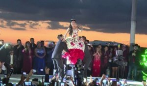 Des milliers de personnes fêtent les 15 ans d'une Mexicaine