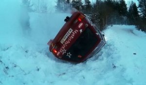 Virage raté en rallye sur neige et enorme crash