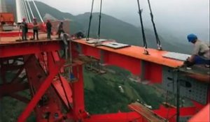 Voici le pont le plus haut du monde. Vertigineux