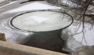 Un mystérieux cercle de glace s'est formé dans une rivière à Chicago