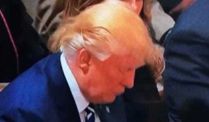 Quand Trump se recueille, il a vraiment l'air de dormir