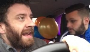 Ballons d'hélium dans une voiture (Vine)