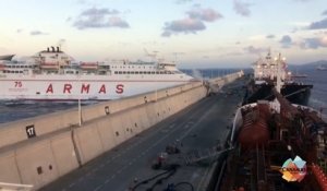 Un ferry percute le quai d'un port