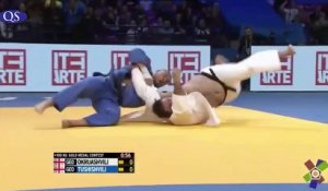 Judo : il embrasse le ventre de son adversaire