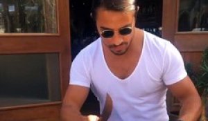 Couper sa viande avec classe... (Salt Bae)