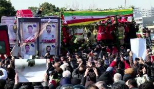 Iran: des milliers d'Iraniens aux obsèques de 16 pompiers