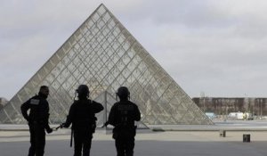 Paris : enquête antiterroriste après l'agression de militaires près du Louvre