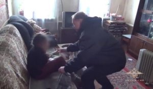 Une otage de 13 ans libérée des mains dun homme avec un couteau par la police russe
