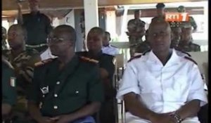 Défense: Le Chef d'Etat major general des FRCI Soumaila Bakayoko décore 5 soldats français