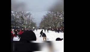 Une bataille de boule de neige géante !