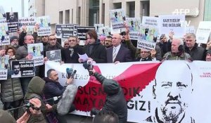 Turquie : procès d'un journaliste, les soutiens manifestent