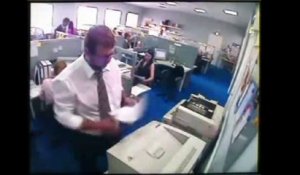 Cet homme passe la pire journée de boulot de sa vie, à cause d'une imprimante