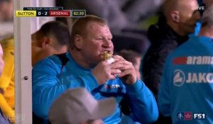 Wayne Shaw, le gardien de but qui mange en plein match