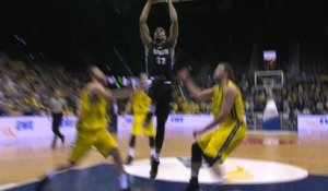 Basket Champions League - Joli Dunk de Vince Hunter pour Avtodor