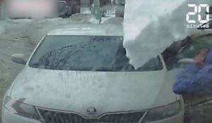 Une plaque de glace tombe violemment sur cet automobiliste ! - Le rewind du vendredi 24 février 2017