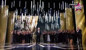 César 2017 : Jean-Paul Belmondo ému aux larmes devant une standing-ovation (Exclu Vidéo)