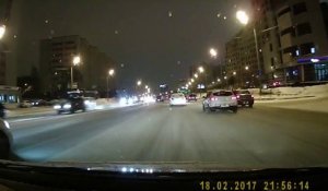 Un terrible accident sur une autoroute à Kazan : la voiture fait plusieurs tonneaux