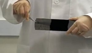 Un nouveau nanofil si léger qu'il flotte quand il est manipulé