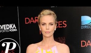 Charlize Theron ravissante pour la première Dark Places