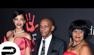 Rihanna : Sage et glamour devant sa famille