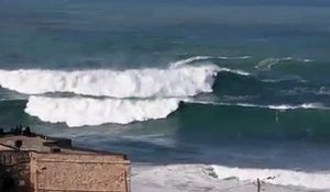Nazaré : Francisco Porcella surfe pendant 35 secondes sur une gigantesque vague