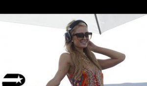 Paris Hilton en DJette met le feu à St Tropez