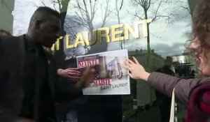 Manifestation contre une publicité «sexiste» Yves Saint Laurent
