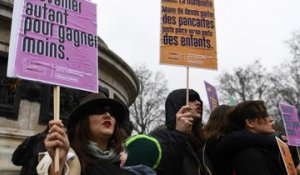 Manifestation à Paris pour la journée internationale du droit des femmes