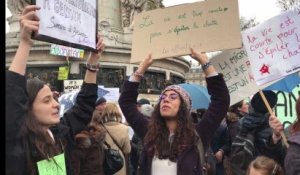 "Je ne vais pas au travail pour entendre des blagues misogynes" dénonce Jade, à la manifestation pour les droits des femmes