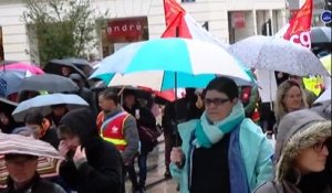 A LA UNE/ Tours: 300 manifestants pour la défense de la santé publique