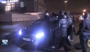Le footballeur du PSG Thiago Motta percute un supporter avec sa voiture