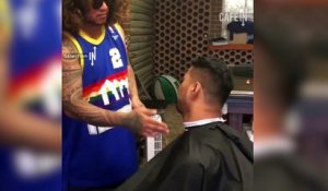 Le barbier humiliant : la claque avant tout