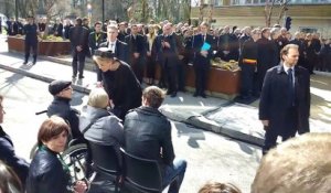 Le couple royal rend hommage aux victimes de la station Maelbeek