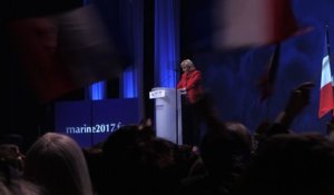 Politique: Marine Le Pen s'attaque à Fillon et Macron