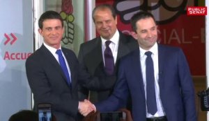 La poignée de main entre Manuel Valls et Benoît Hamon