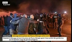 Les images des affrontements de cette nuit entre surveillants de prison et CRS devant Fleury-Mérogis