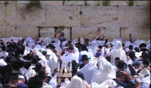 Jews attend holy wall for Passover prayers