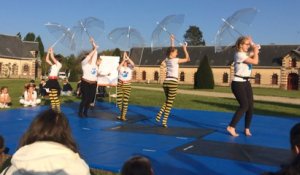 "Cirque en selle" par les ados de l'école de cirque des Saltimbrés