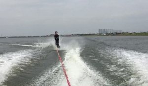 Skieur nautique vs Poisson