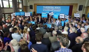 GB:Theresa May en campagne pour le Parti conservateur