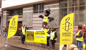 Amnesty remet une pétition à l'ambassade turque pour libérer les journalistes écroués