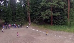 Un drone se fait percuter par une balle de baseball