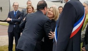 Guingamp. Corinne Erhel au côté de François Hollande le 28 avril