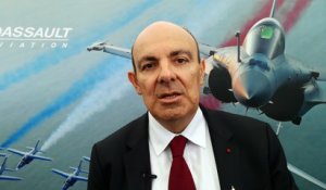 Eric Trappier, PDG Dassault Aviation, en visite au meeting aérien de Mérignac