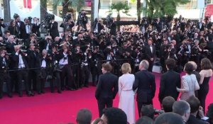 Cannes: l'équipe du film d'Arnaud Desplechin sur les marches