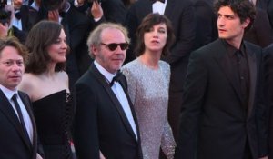 Cannes: l'équipe du film d'Arnaud Desplechin sur les marches